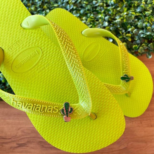 Chinelo Havaianas Top Verde Limao + par pingente