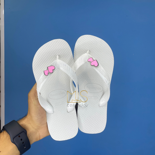 Chinelo havaianas top branca Pingente 2 corações