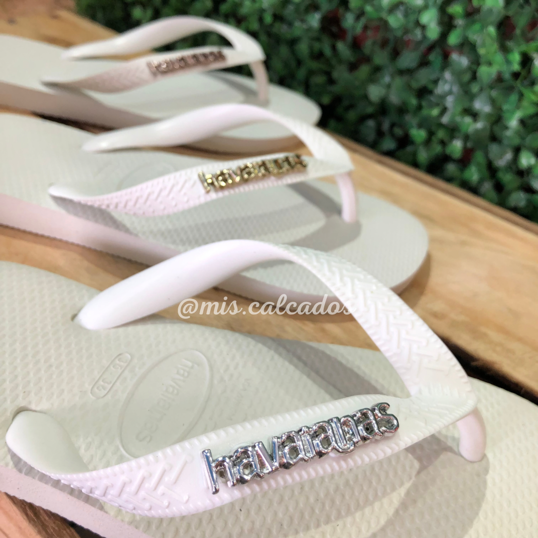 Chinelo Havaianas Top Branca Personalizada logo metálico